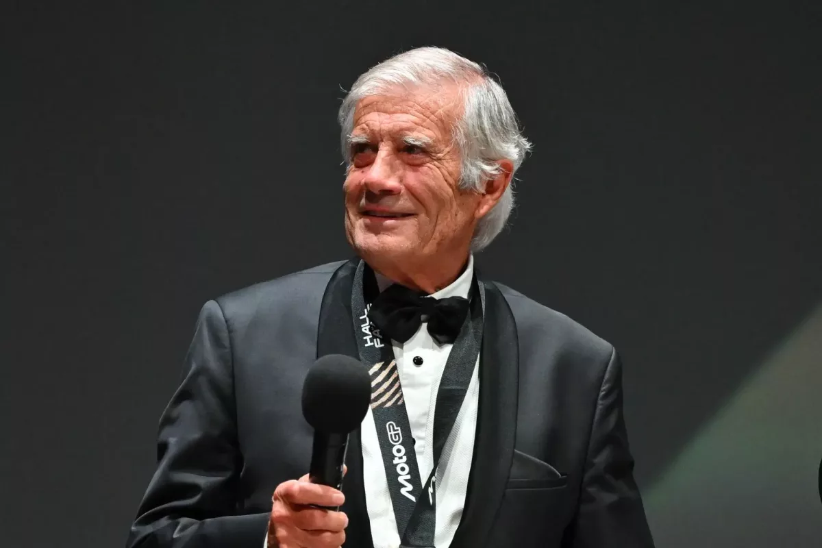 A legendás motoros, Agostini, új kihívással néz szembe a pályán kívül