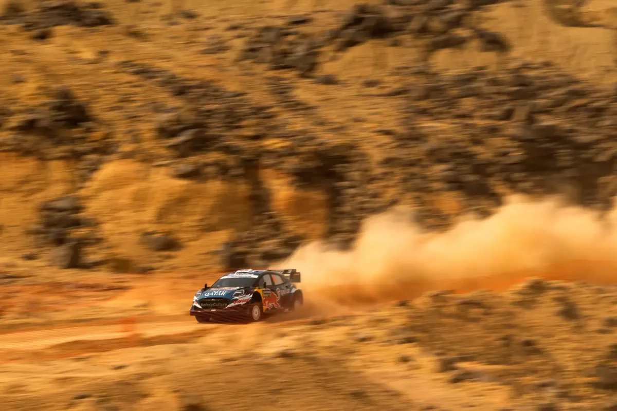 Sesks újabb győzelmet aratva, Al-Attiyah sorsa lezárult az autója meghibásodása miatt Szaúd-Arábiában