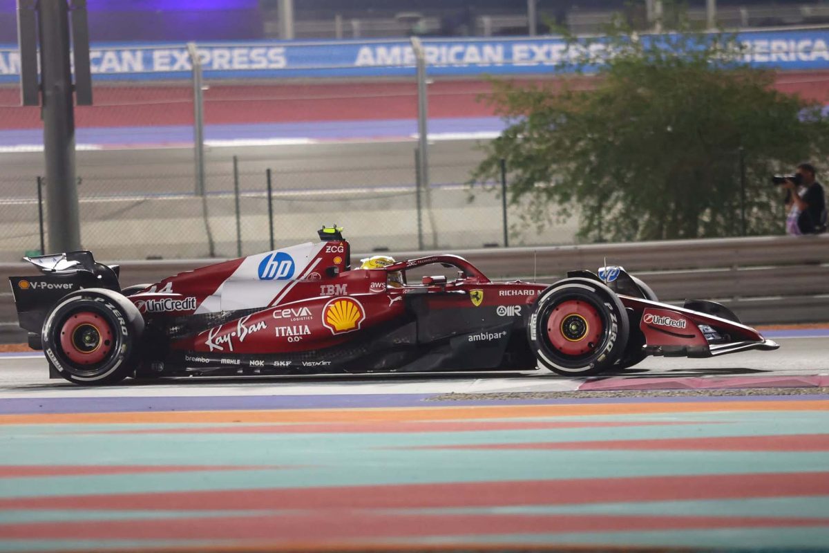 Hamilton padlón: Három kérdés, kilencszavas válasz, nulla biztató jel a Ferraritól