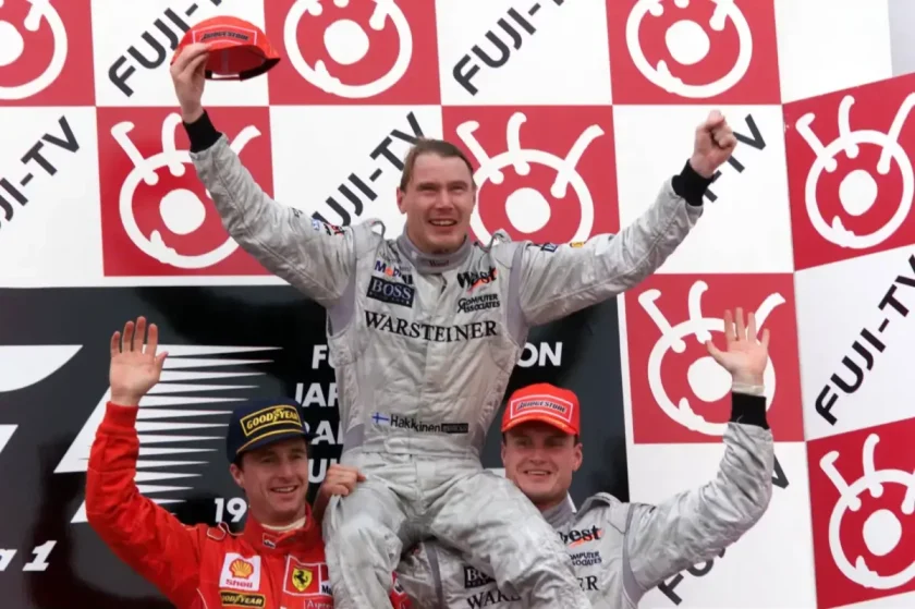 Az „Időszámolás a csúcson: Häkkinen diadala és a McLaren vezetési botránya