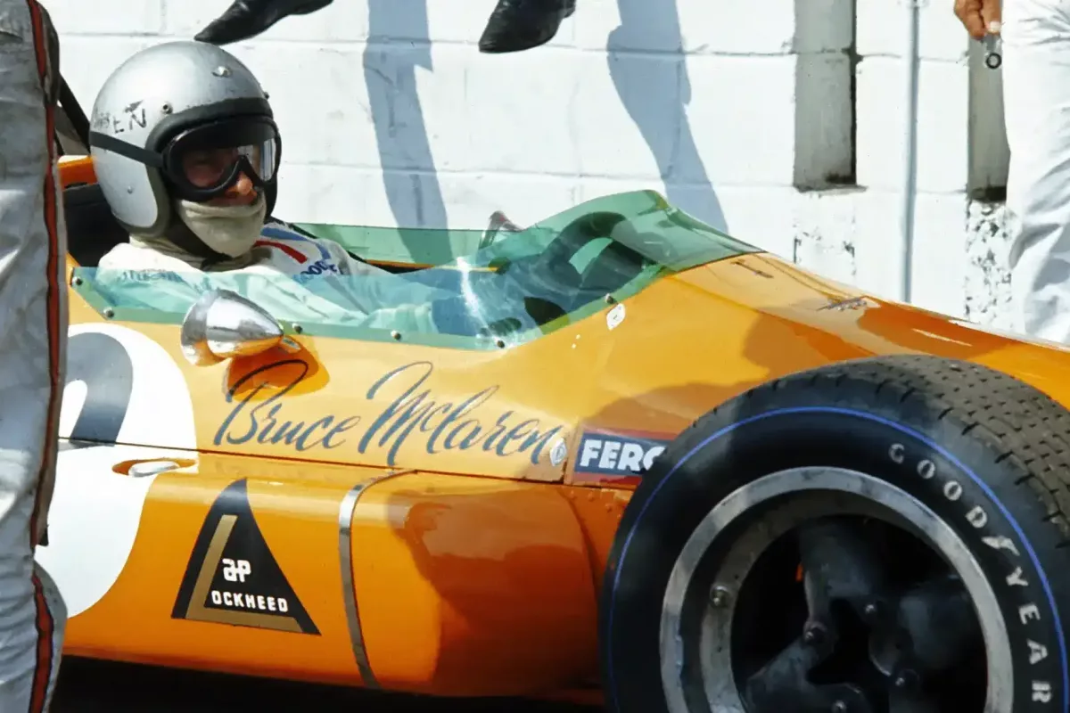 A tisztelet megszentségtelenítése: botrány a McLaren alapítójának sírjánál