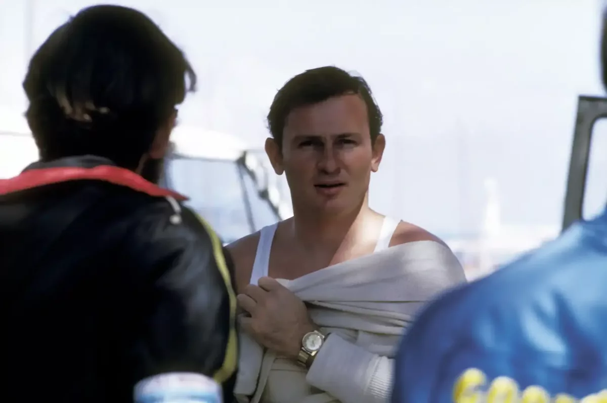 Méltánytalanság a múlt emlékével: A McLaren alapítójának sírját megrongálták