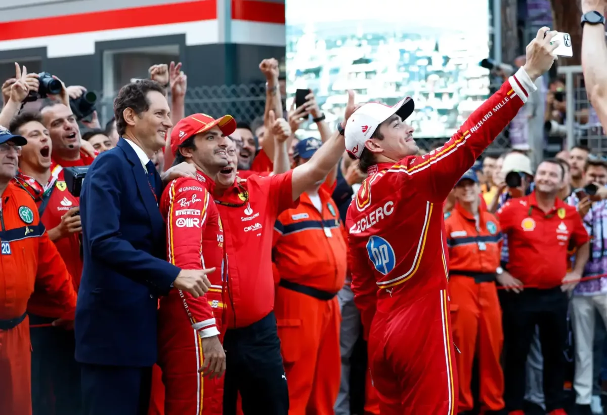 Az „Ecclestone véleménye: a Ferrari belső konfliktusának középpontjában” cím hatásos lehet ebben az esetben.