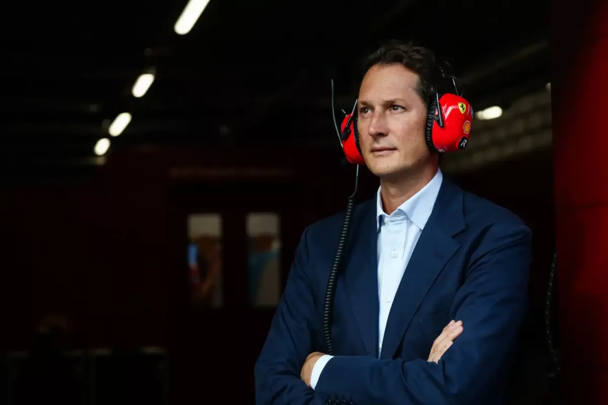 A Ferrari elnökének kritikája Hamilton és Leclerc ellen: egy tévút a Formula 1-ben