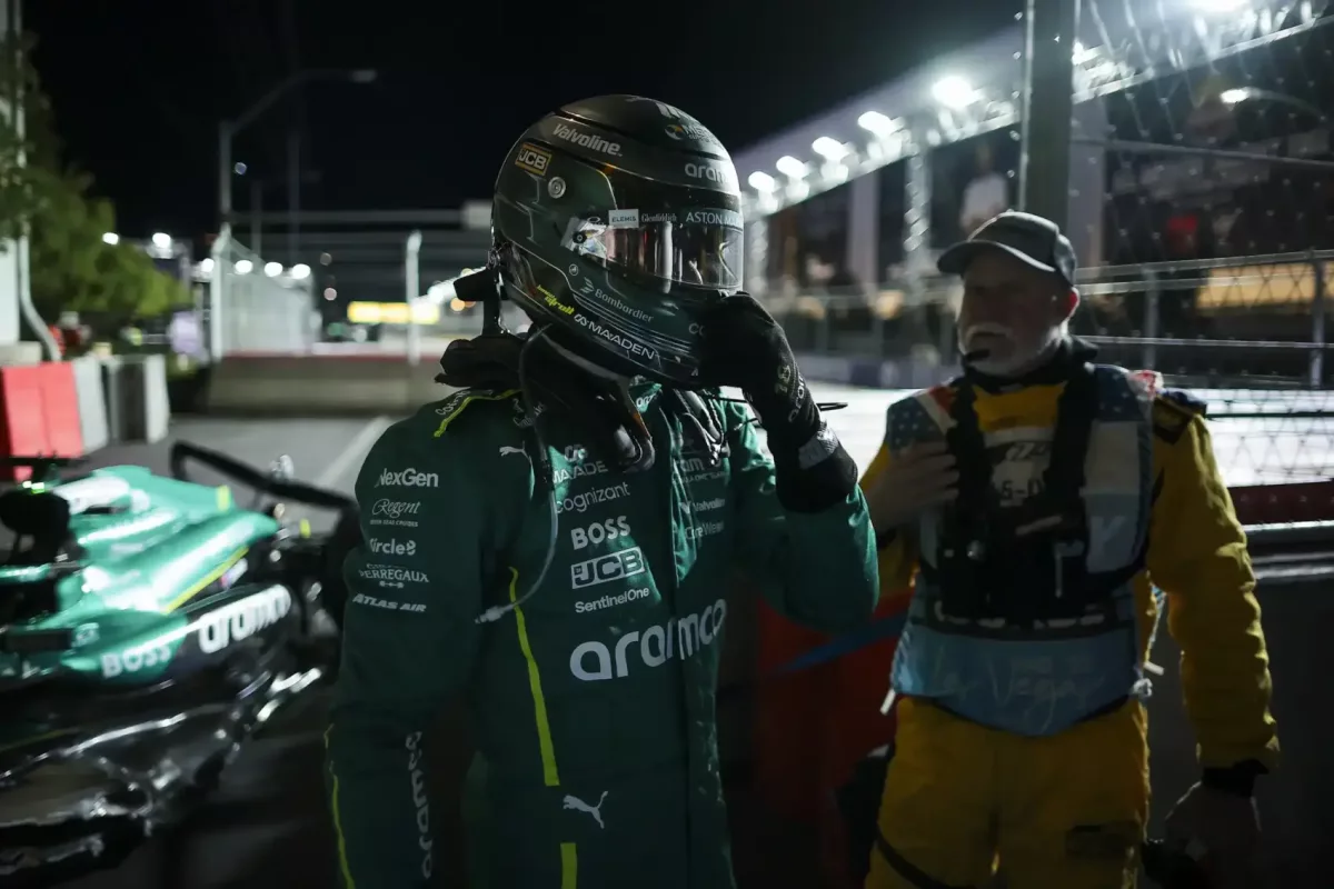 Balesete után katonai kíséretben – Higgadt F1-es pilótát veszélyeztetett az incidens