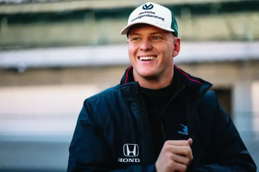 Mick Schumacher visszatér a győzelemre vezető úton a formaautós versenyzésben