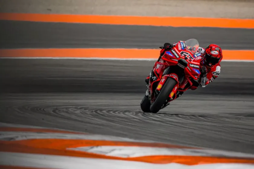 Az időmérőn elkövetett hiba kizárja Bagnaia első helyezését, de nem befolyásolja világbajnoki esélyeit