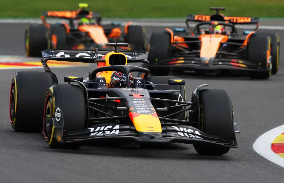 A McLaren folyamatos fejlődésre törekszik, miközben Verstappen árnyékában marad