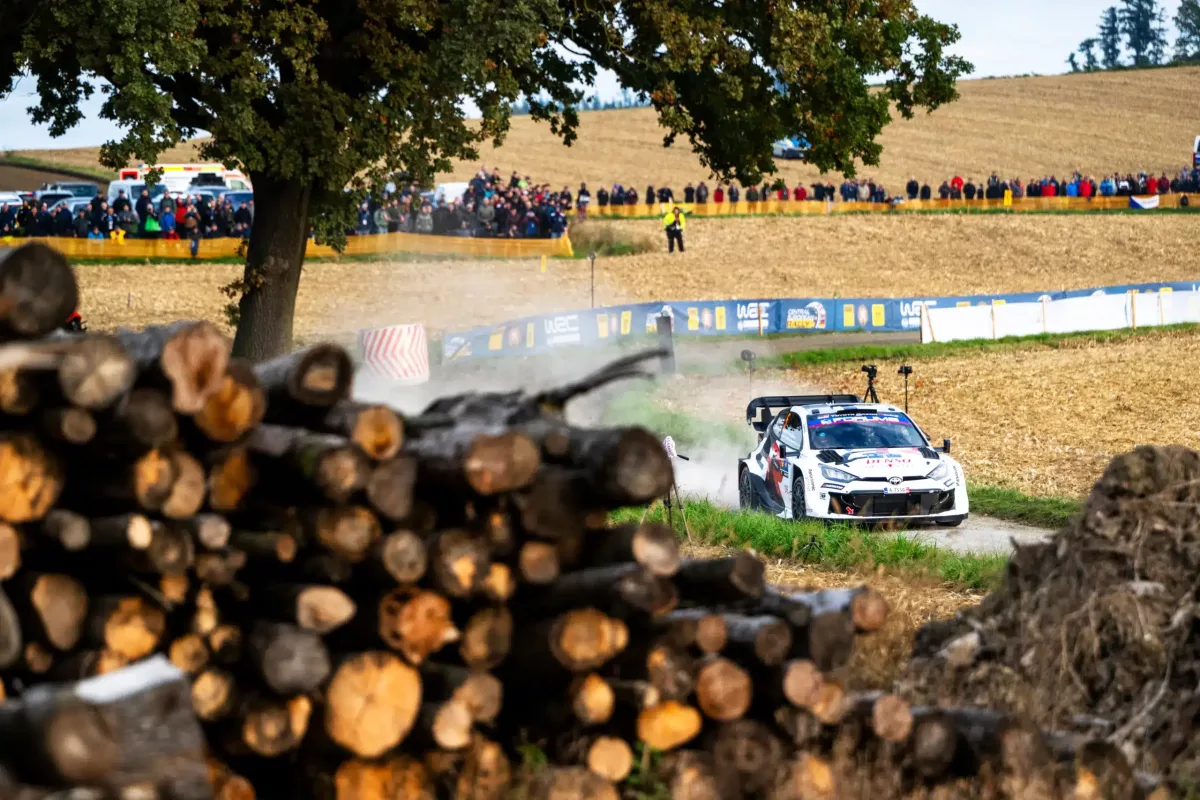 A Pajari Toyota Rally1-es autójával tündököl a hazai szurkolók előtt