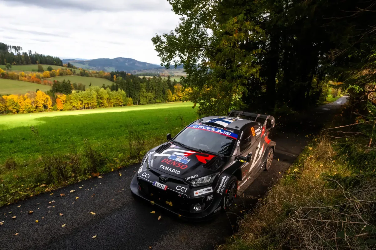 Rovanpera féktelenül hajt az aszfalton, Japánban is diadalmaskodna