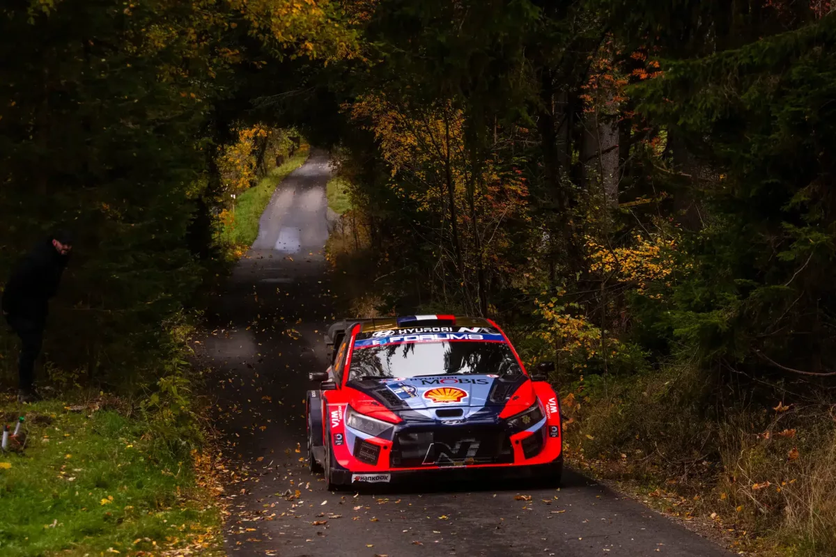 Adrien Fourmaux – Az esélyes a dobogóra állásra a Japán Rallyn