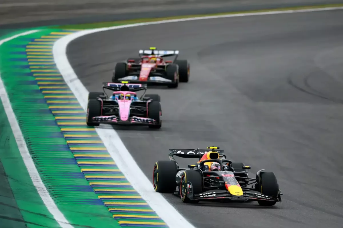 Az ülés nélkül maradás fenyegetése: több mint 100 F1-es futamnyi tapasztalattal bíró pilóta sorsa a tét