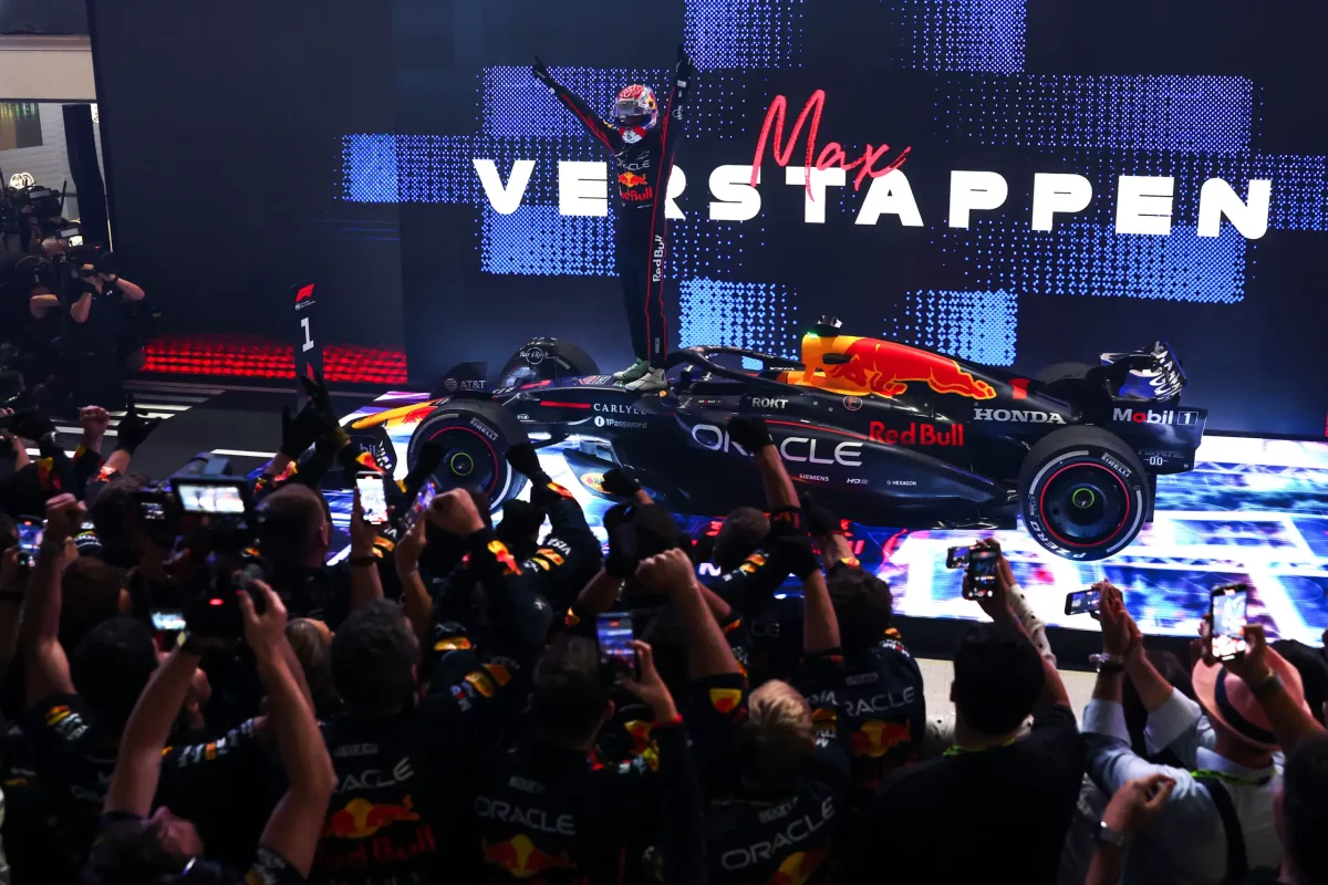 Az F1 futamában Verstappen diadalmaskodott Katarban, a McLaren lemaradt, izgalmas hajrára számíthatunk a szezonzárón
