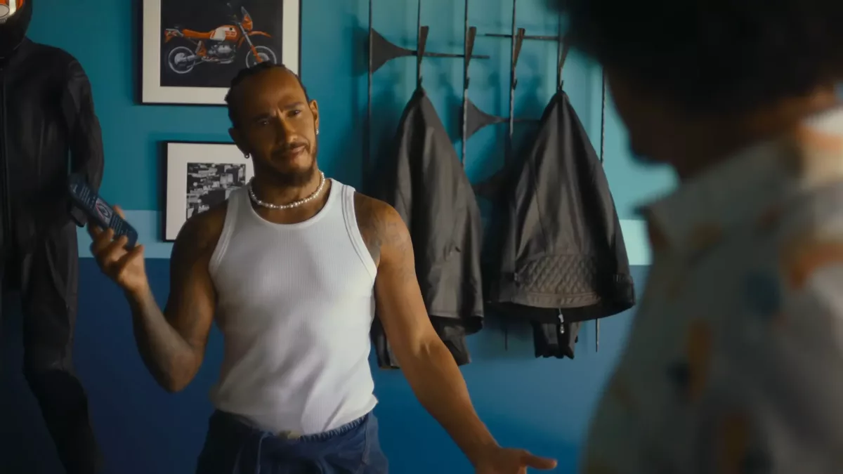 Kapcsolódás a gazdagság és humort a mesterséges intelligenciával: Hamilton találkozása egy humoristával