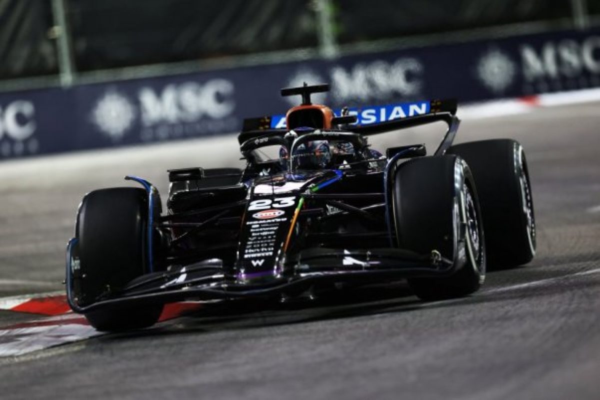 Albon békés versenye a rádió nélkül: A Red Bull versenyző teljesítménye a csendes időszakban.