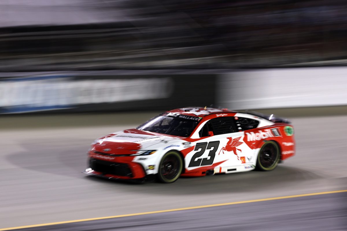 NASCAR Botrány: Fejesei rágalmazó privát üzeneteket küldtek és sötét fenyegetéseket tettek a pilótáknak és csapatvezetőknek