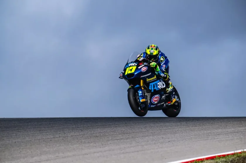 Moreira diadalra vezeti Portugáliát a Moto2 versenyén, miközben a világbajnoki trófeát is magabiztosan tartja