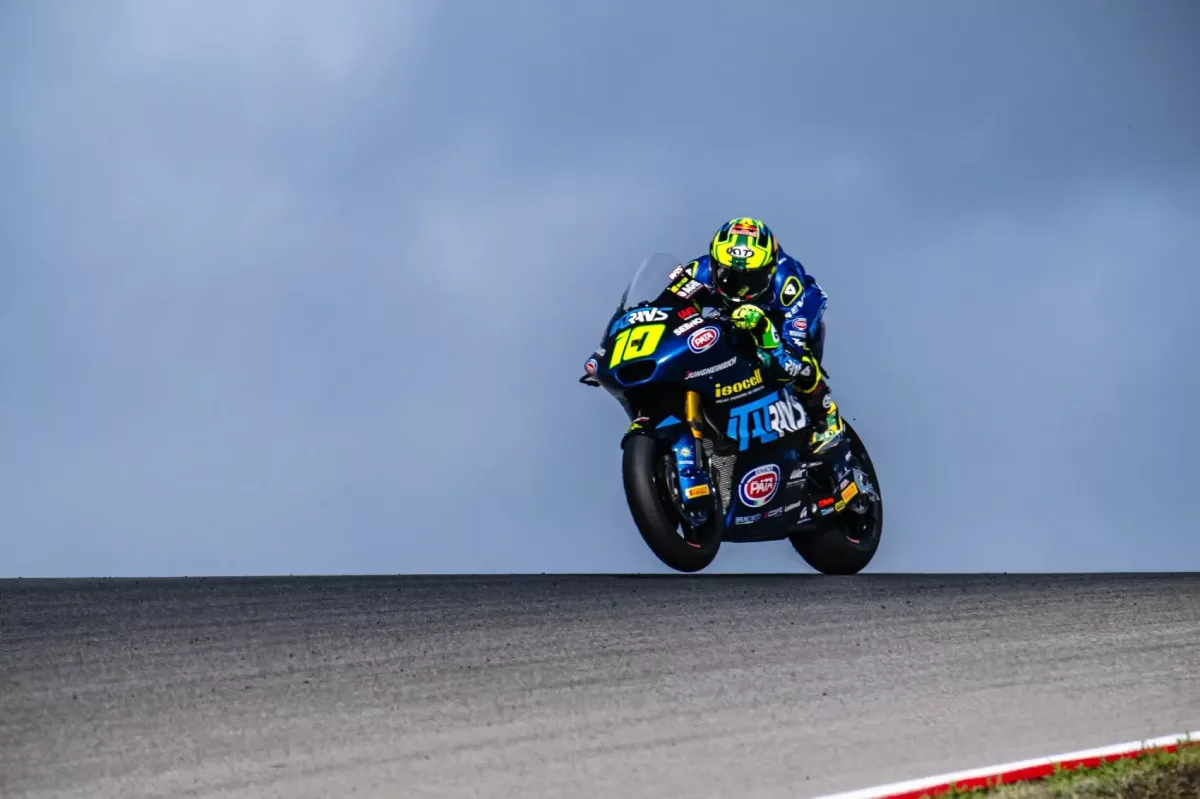 Moreira diadalra vezeti Portugáliát a Moto2 versenyén, miközben a világbajnoki trófeát is magabiztosan tartja