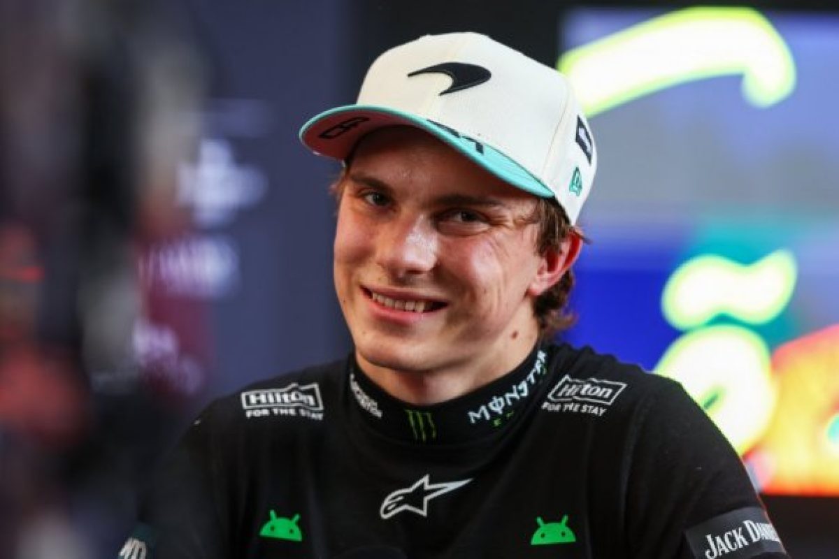 A versenynapon mindent átsző a trükkös művészet – Piastri