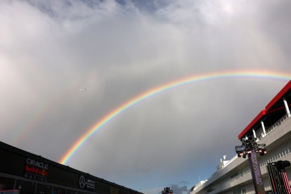 Az esőtől rettegve: pilóták félelme a legcsúszósabb pályán