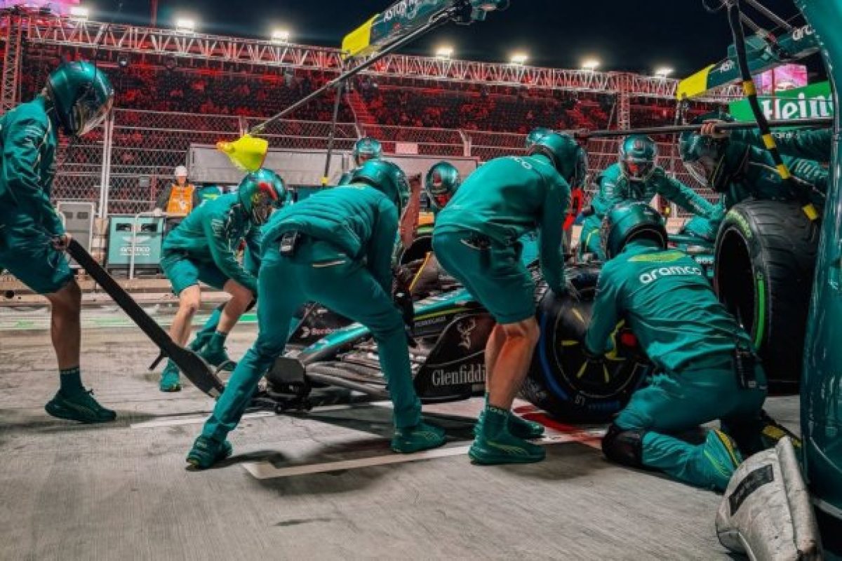 Váratlan fordulat: Stroll dobogós helyről elszédült a csapat