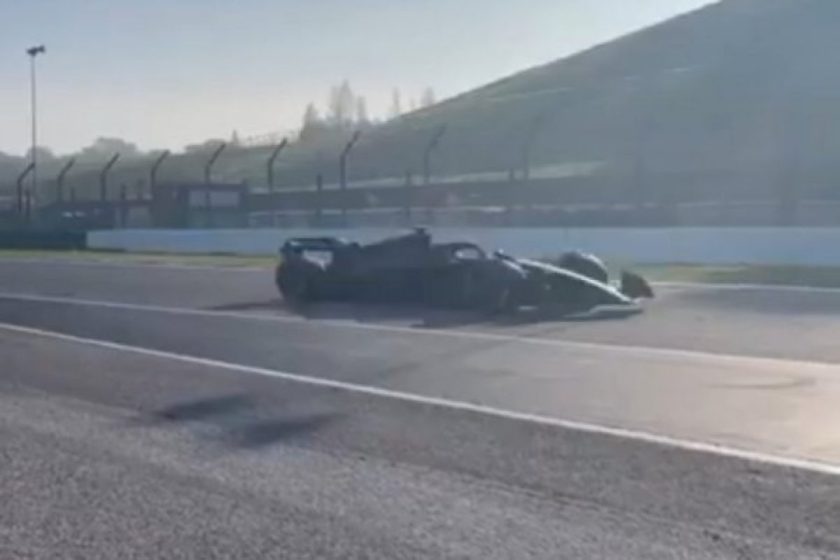 Perez száguldozik a fekete Ferrarival Cadillac a tesztpályán