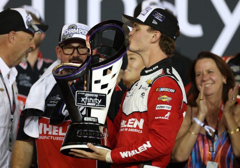 Az új NASCAR-bajnokot hidegen hagyja, hogy sokak szerint a legjobb barátja érdemelte volna meg a címet