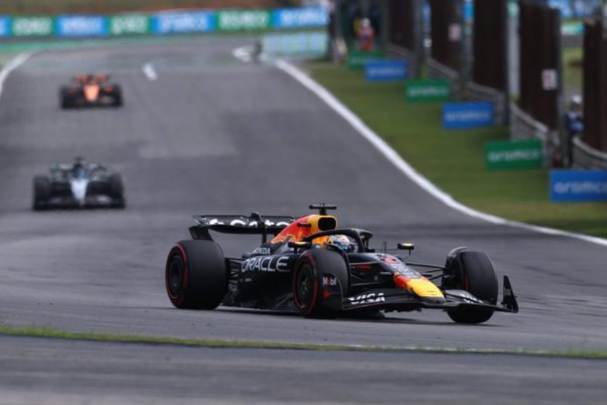 Az okok, amiért Verstappenék feladták a vezetést
