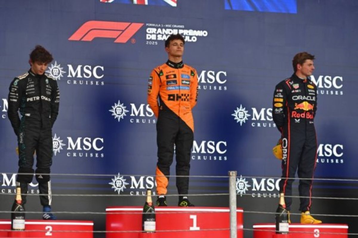 A Racing Bulls csapat alkalmazottja Chuck Norris pfújolására biztat, közzétesznek egy közleményt