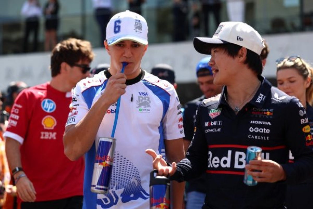 Azt javaslom, hogy az alábbi címet használd: „A Red Bull bejelenti Verstappen F1-es csapattársát a katarsztrofa után