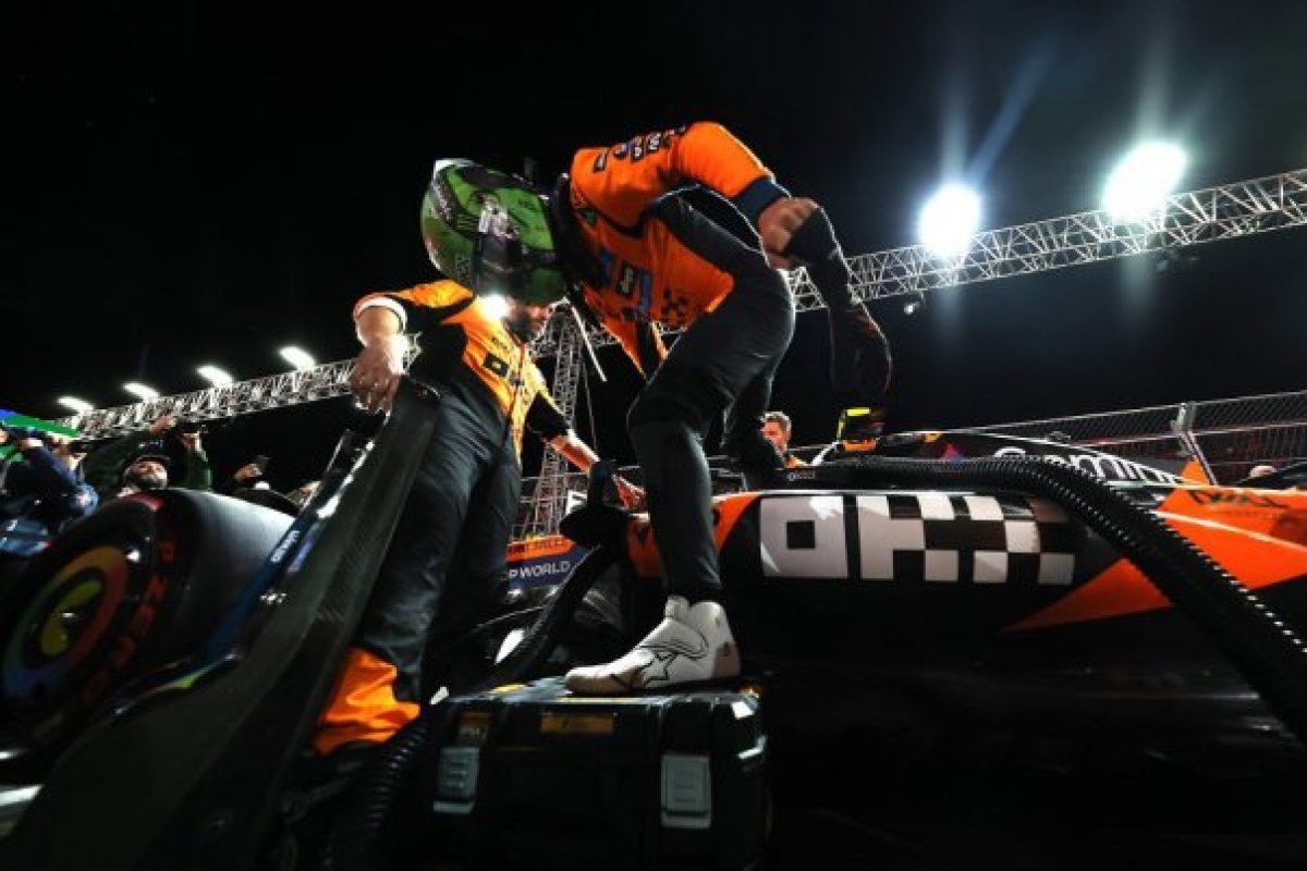 Az izgalmas fordulat: A McLaren váratlanul kizárta a versenyzőt