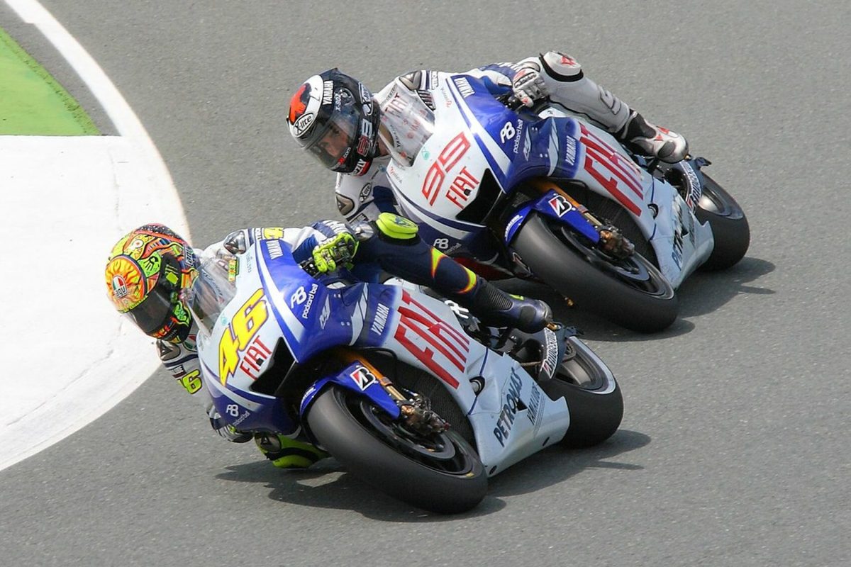 „A MotoGP híres rivalizálása: Rossi garázsa ünnepelt, míg Lorenzó sértésnek vette” – főnök visszaemlékezett a legendás csatájukra