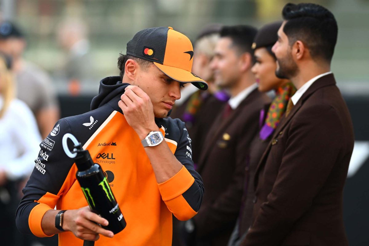 Norrisnak nem engedélyezték a 1-es rajtszám használatát a szezonzáró teszten