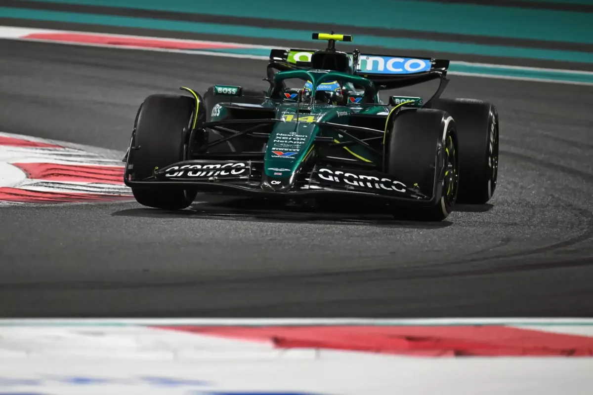 Hihetetlen történések: Alonso mesterkurzusa és brutális előzés az utolsó körben (videó)