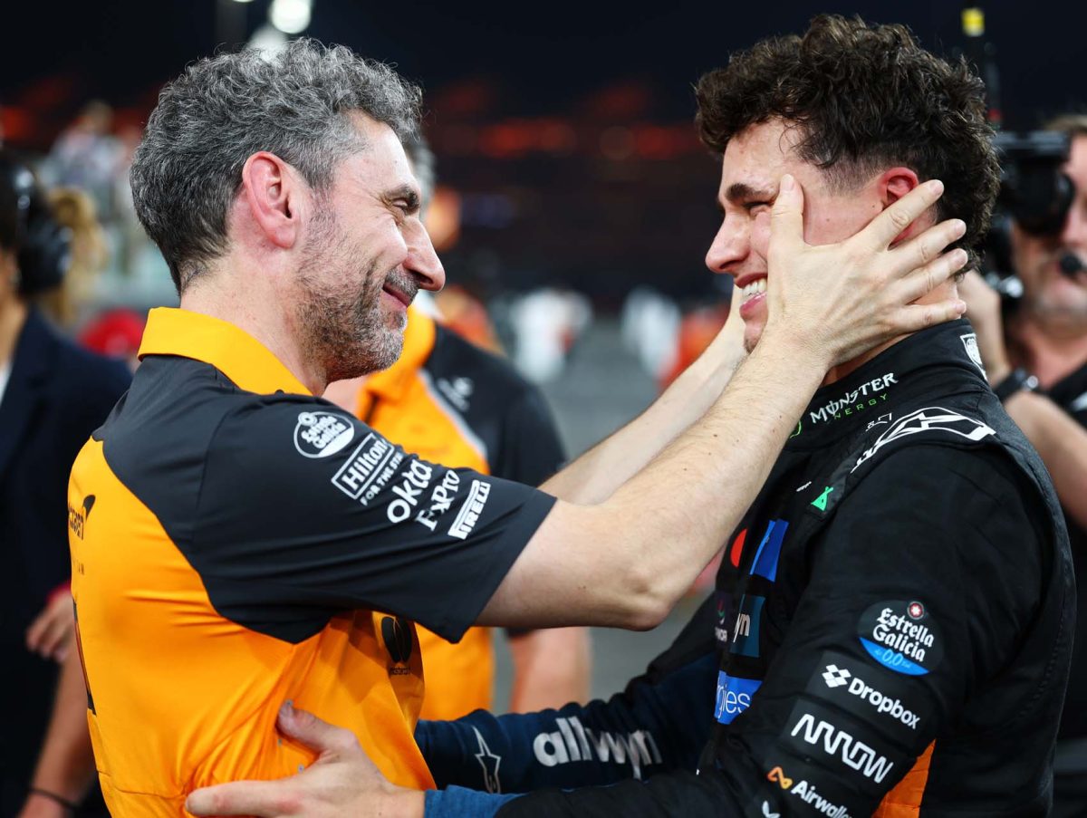 Norris meghatóan nyilatkozott: „16 év után végre elértem az álmomat” – A McLaren és a családja előtt elhálálkozott könnyekkel a könnyeket csillogó versenyző