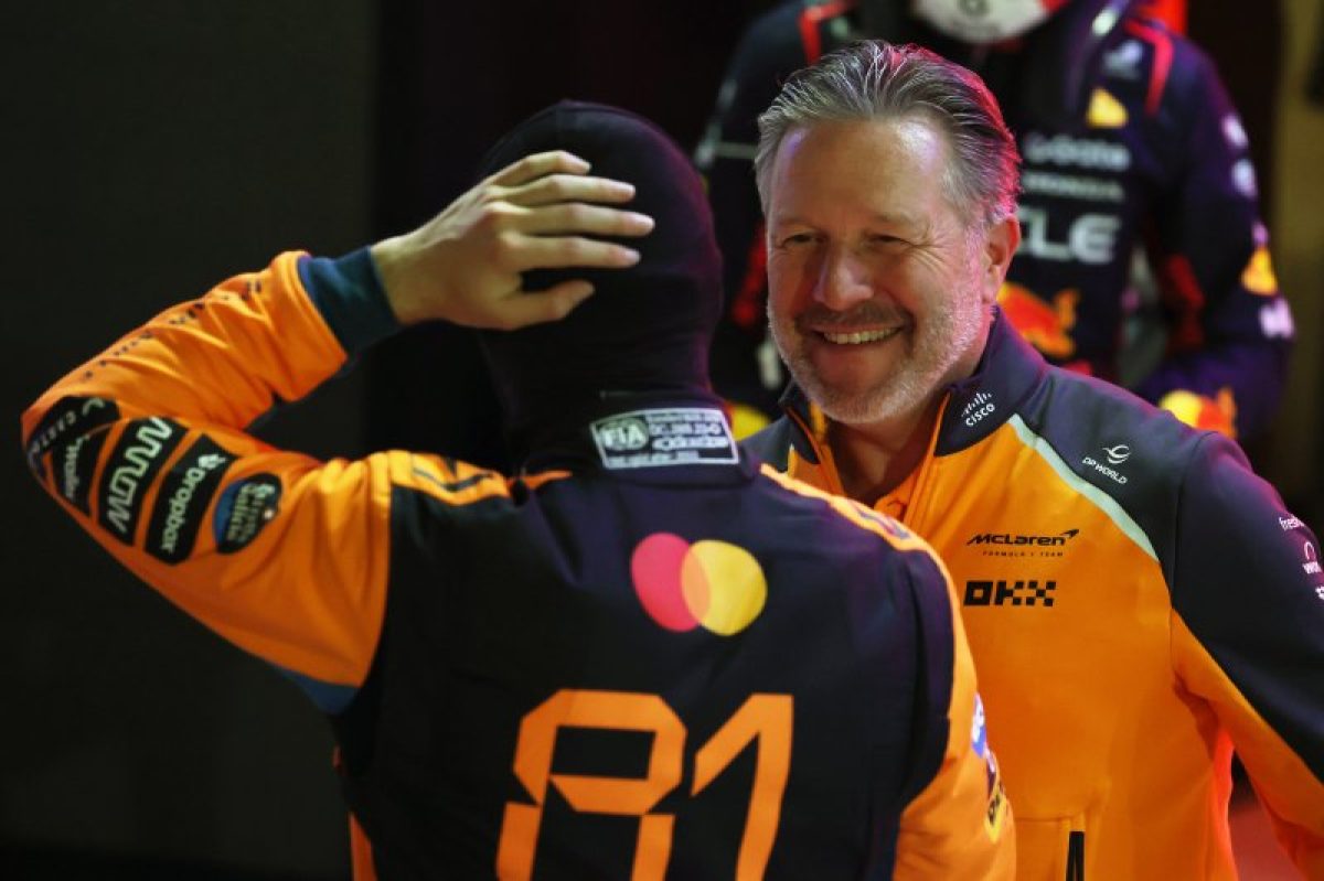 Szórakoztató beszólás a Forma-1-ből: ‘Csak segítünk az F1-nek a tv-s számokkal!’ – Brown