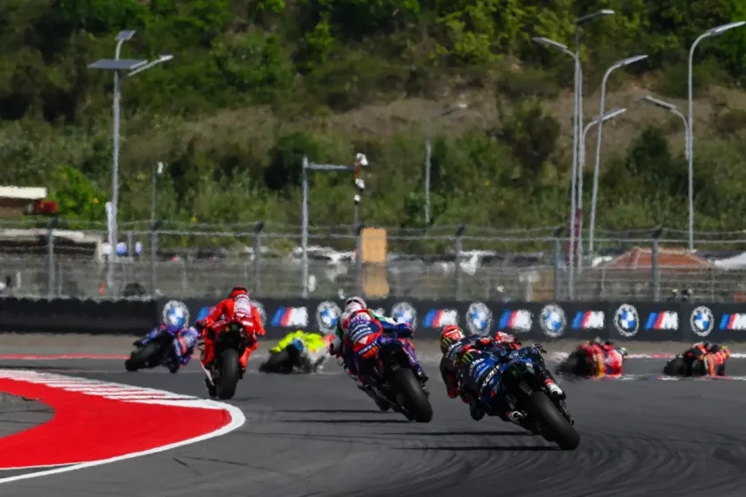 A V4-es blokk hatalma: Az ex-MotoGP-pilóta indoklása a sornégyes eltűnésének