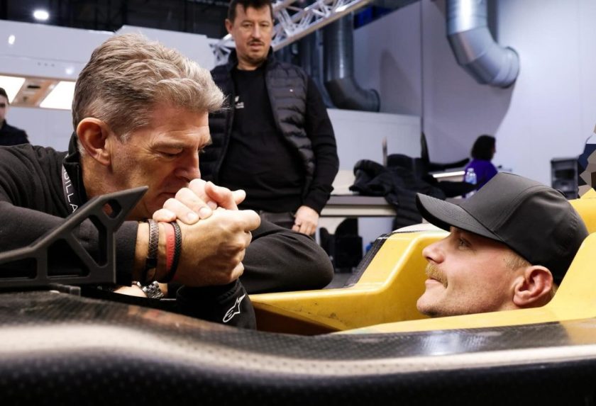 Cadillac leleplezi F1-es festését a Super Bowlon – Lowdon védelmezi a drága bemutatót