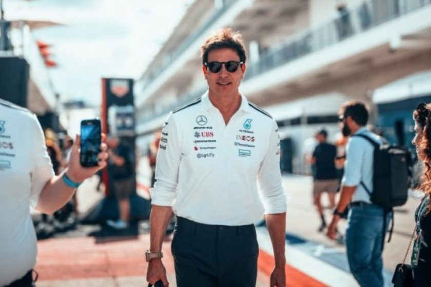 A hataloméhség és önhittség árnyai: Wolff és a hatalmi kényszer