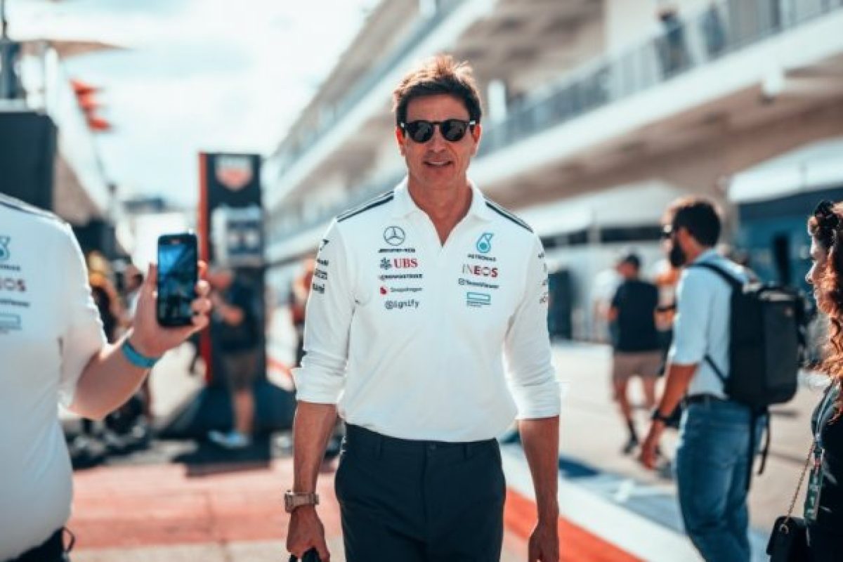 A hataloméhség és önhittség árnyai: Wolff és a hatalmi kényszer