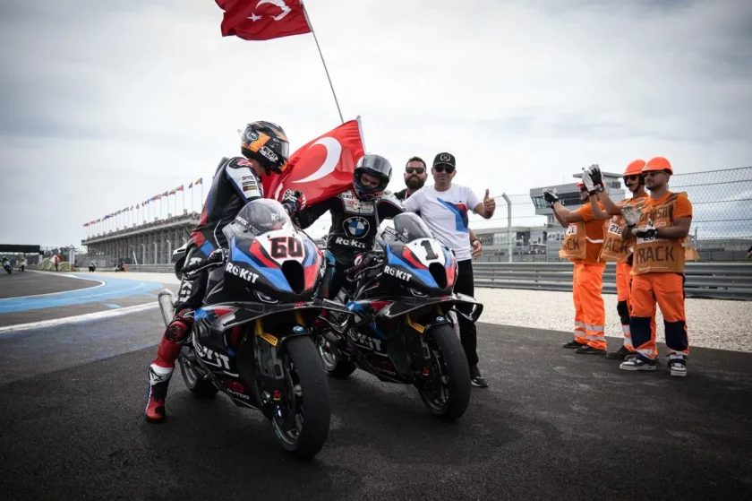 A BMW vezetői elmagyarázták, Razgatlıoğlu miért volt sikeresebb a többi pilótájuknál