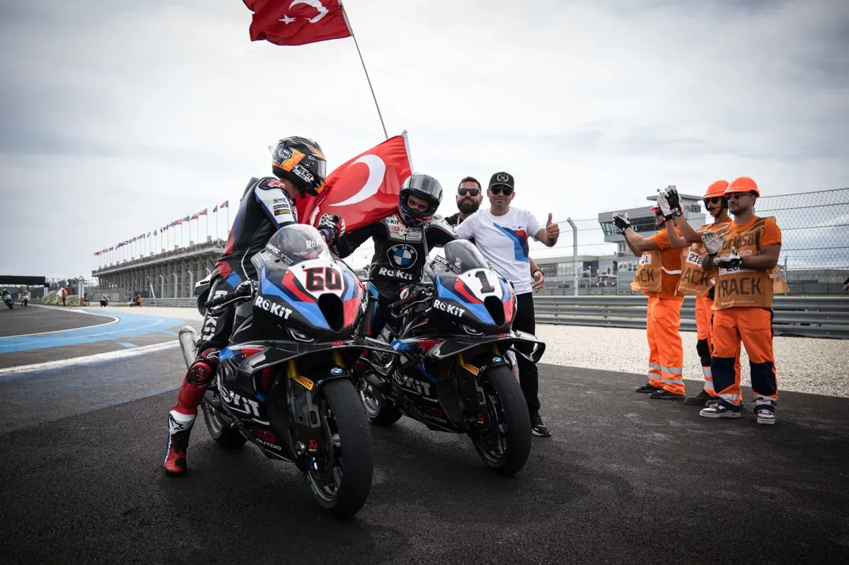 A BMW vezetői elmagyarázták, Razgatlıoğlu miért volt sikeresebb a többi pilótájuknál