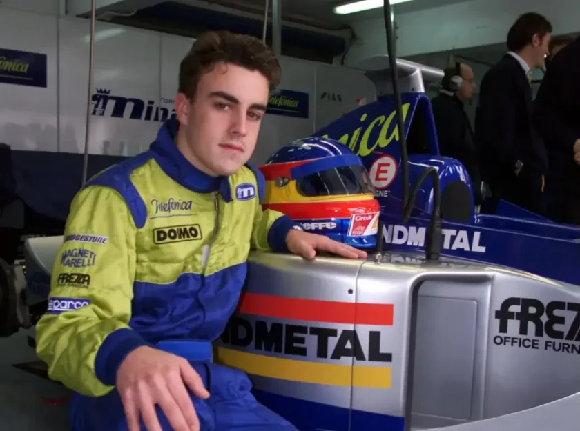 Az első F1-es autó tesztelése: Fernando Alonso 26 évvel ezelőtt.
