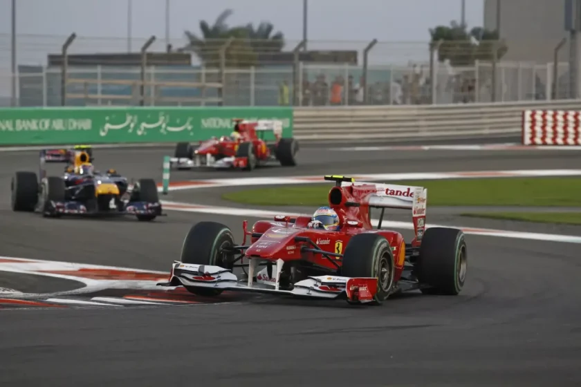 Amikor a Ferrari sorsát a többszörös küzdelem pecsételte meg: Az ősi hiba a 2010-es abu-dzabi versenyen