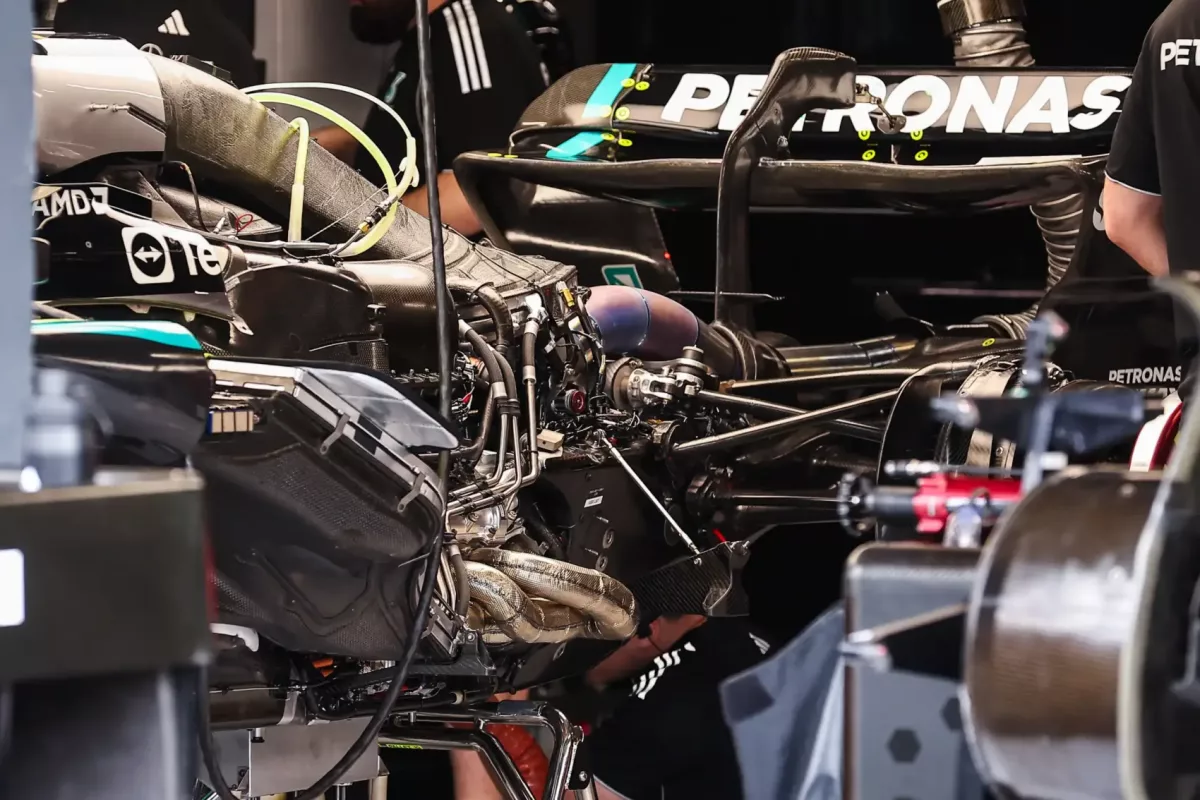 F1 új korszaka indul botrányok közepette: Mercedes és Red Bull érintett