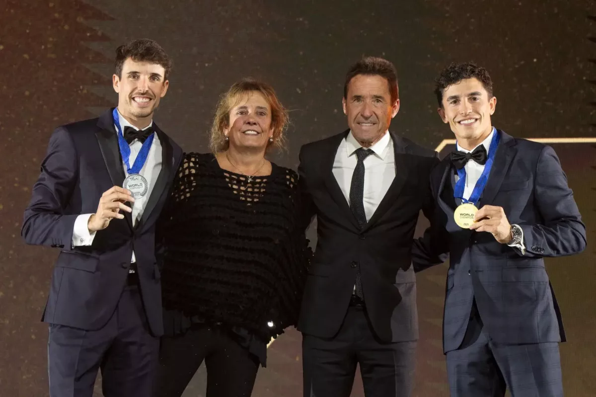 Az érzelmek áradása – Marc Márquez és a különleges családi fotó