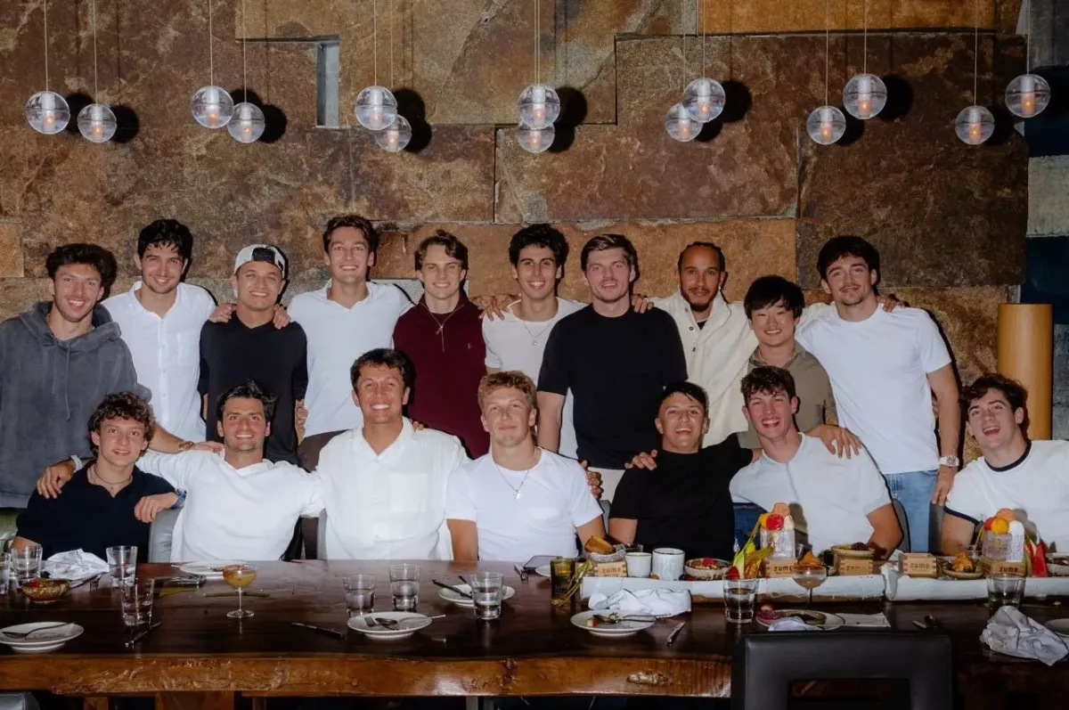 A barátság repülőgépe: amikor a pilótavacsora útját állják