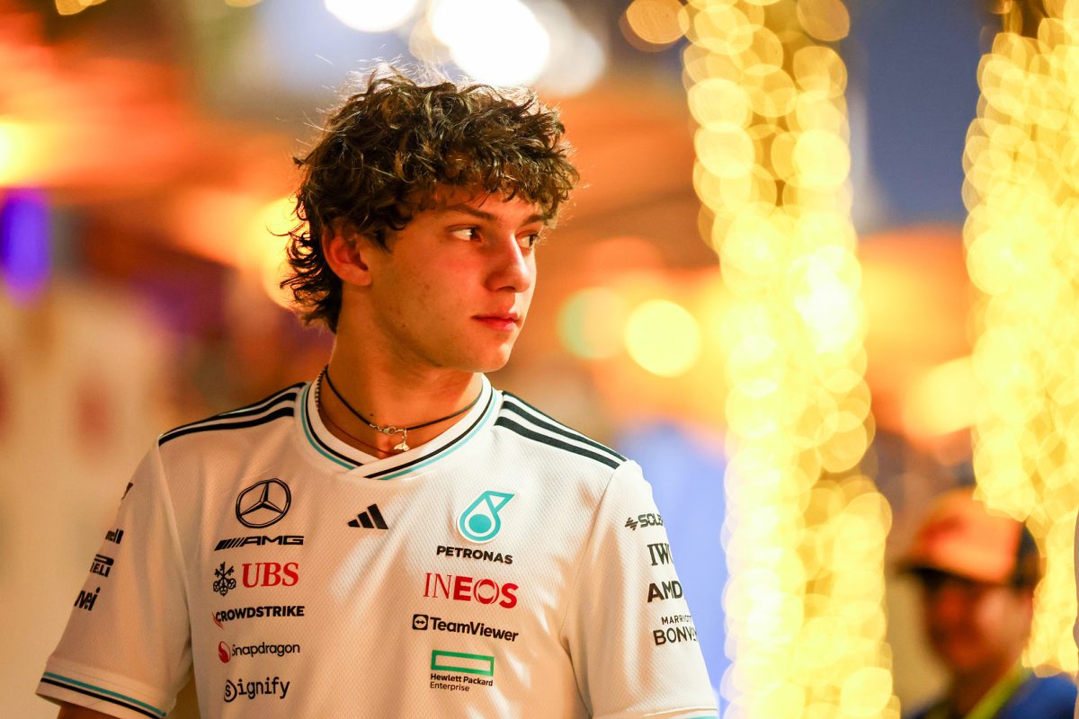 A Red Bull meghátrál – Bocsánatot kér a Mercedes pilótájára irányuló gyűlöletkampány miatt