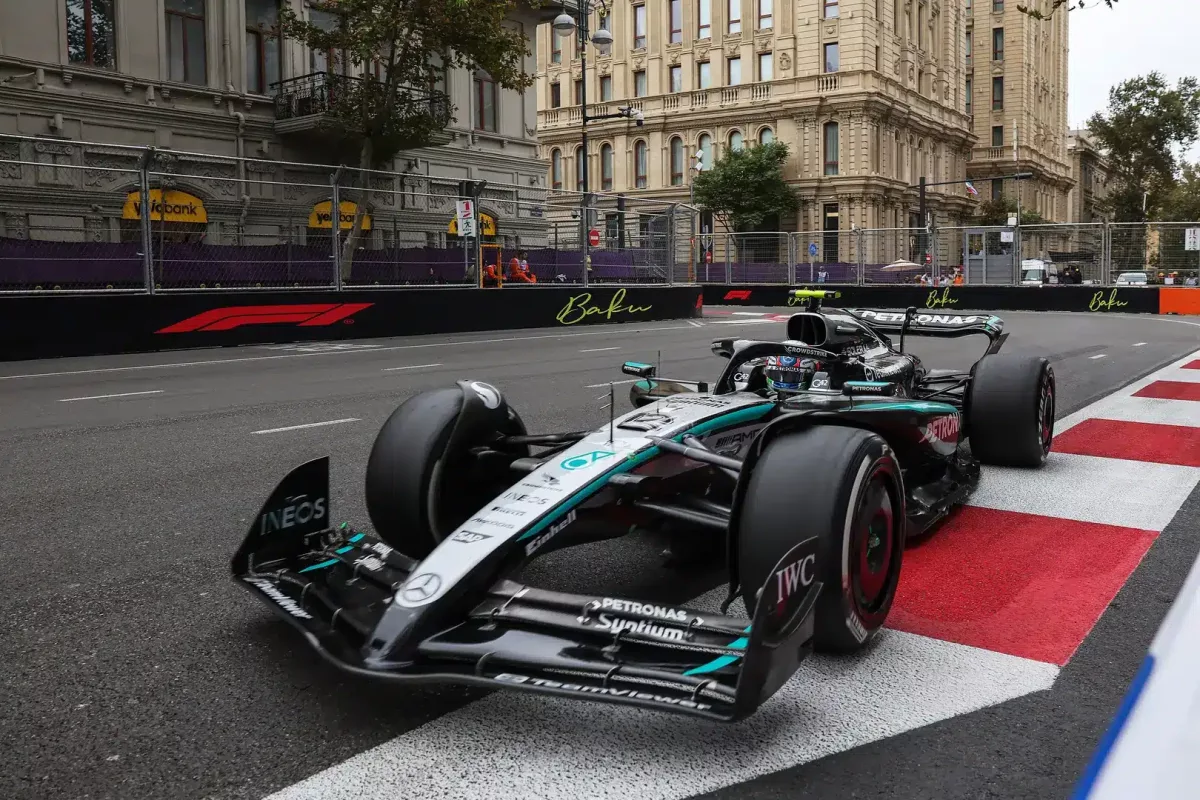 A Mercedes csendben győzött a Honda zajos riválisával szemben