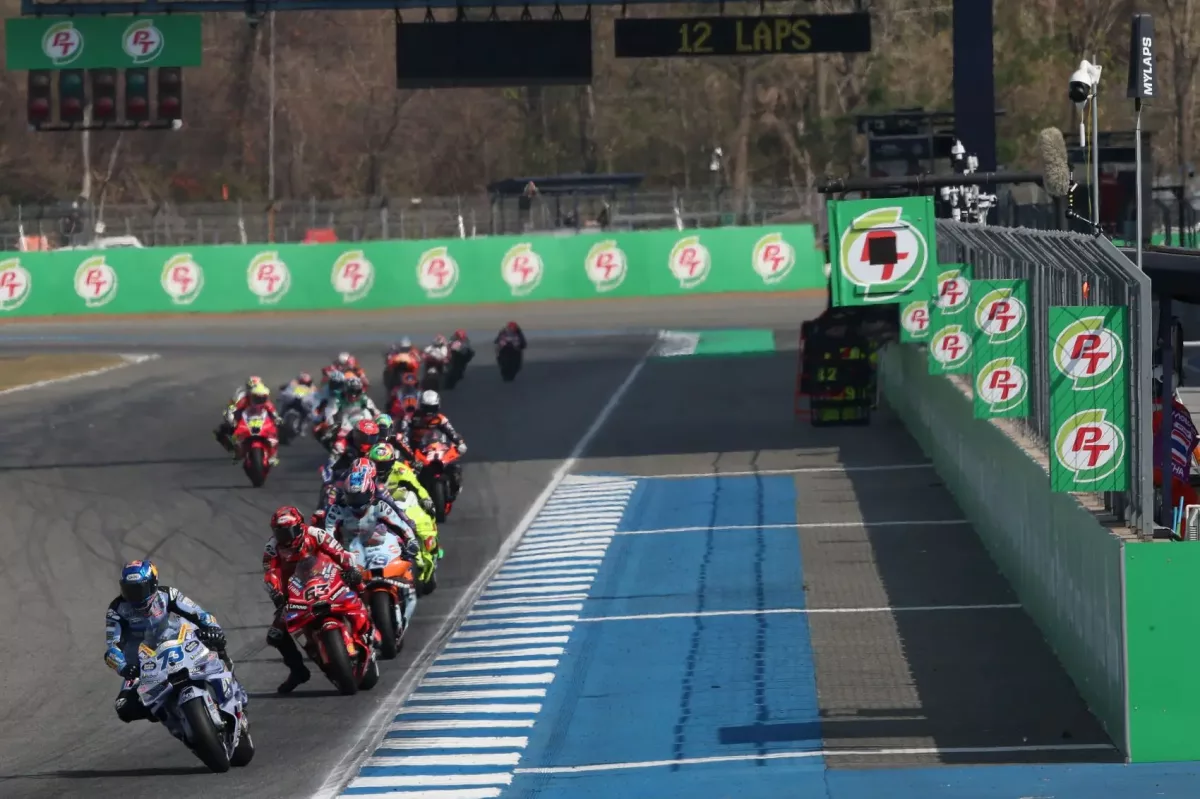 A harcok újraindultak: a MotoGP-pálya menedékhellyé vált